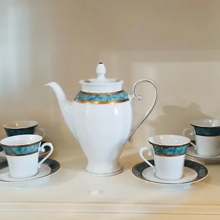 Elegant Tsimiski Neoclassical Lejlighed